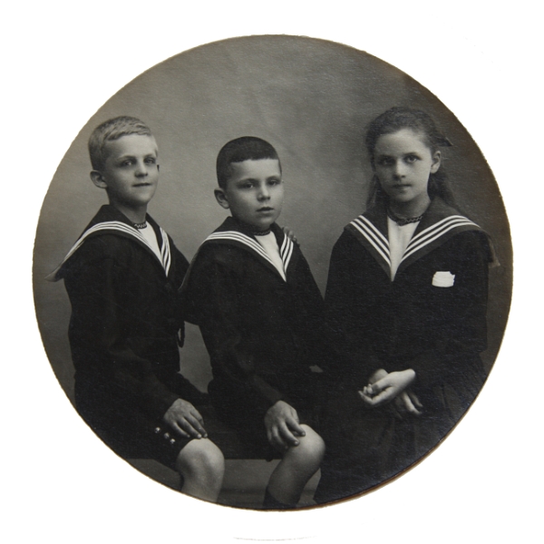 1919_2.jpg - 1919, portraits de Michel  (E2-10-7), Henry (E2-10-8) et Clotilde (E2-10-6)